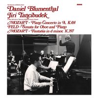 Front cover art for Daniel Blumenthal plays Mozart