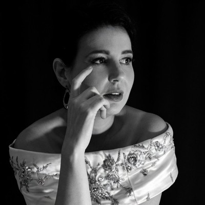 Photograph of Ruth Roshan